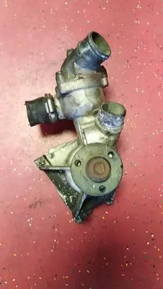 Mercedes-Benz E W124 Thermostat housing R1042030274