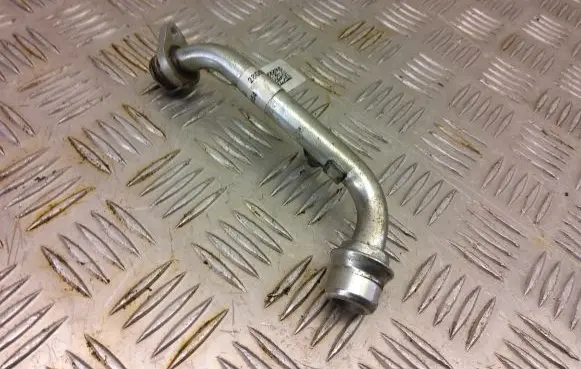 Alfa Romeo Stelvio Turbo turbocharger oiling pipe/hose 670050368