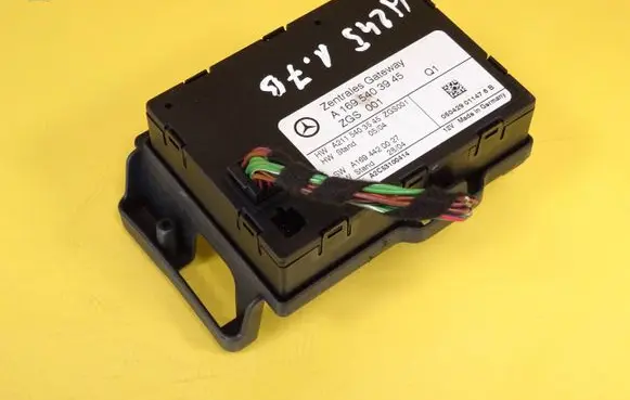 Mercedes-Benz B W245 Gateway control module A1695403945