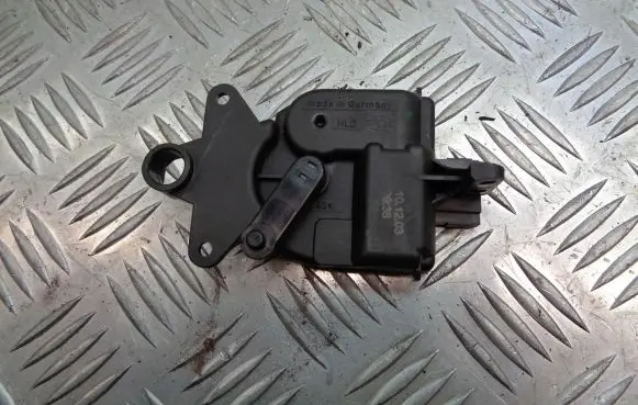 Volkswagen Golf IV A/C air flow flap actuator/motor 1J0907511
