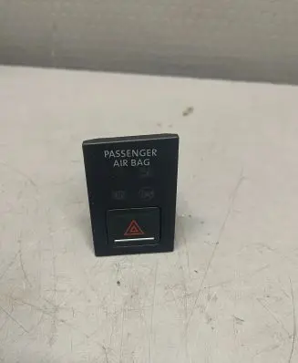 Volkswagen Golf VII Hazard light switch 5G2919225 E303A02S