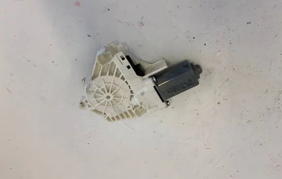 Audi A6 S6 C6 4F Front door window regulator motor 8K0959801B
