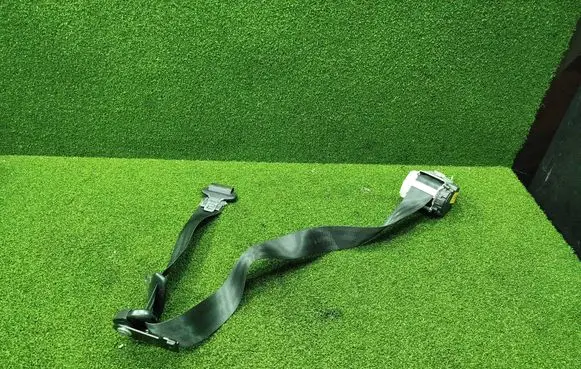 Opel Vivaro Rear seatbelt 898403096R 34142248F 93459457