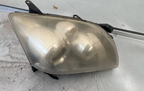 Toyota Avensis T250 Headlight/headlamp 35108