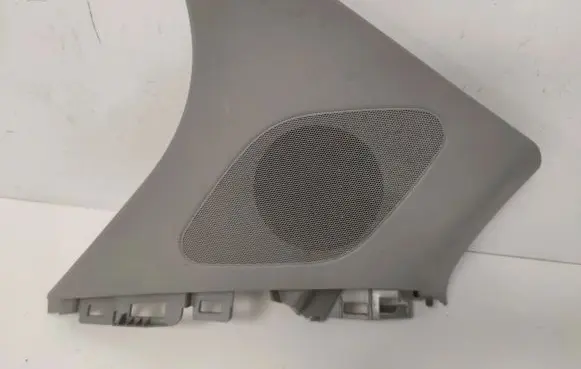(D)pillar trim (top)