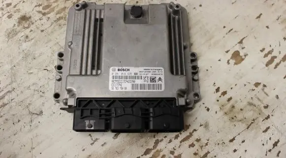 Peugeot 508 Engine control unit/module 9676379080
