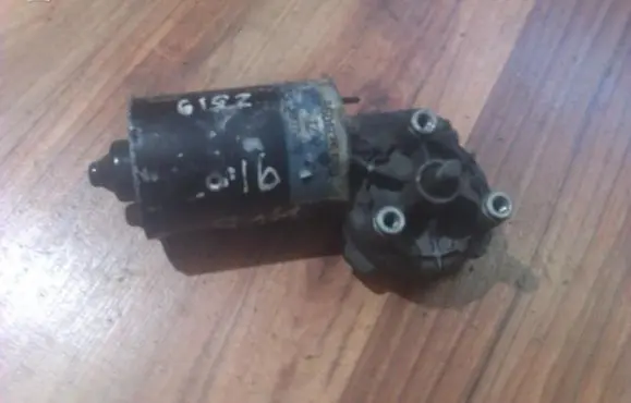 Peugeot 405 Wiper motor 9601335580