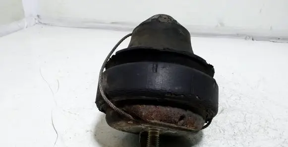 Volvo XC70 Engine mount bracket 9485551