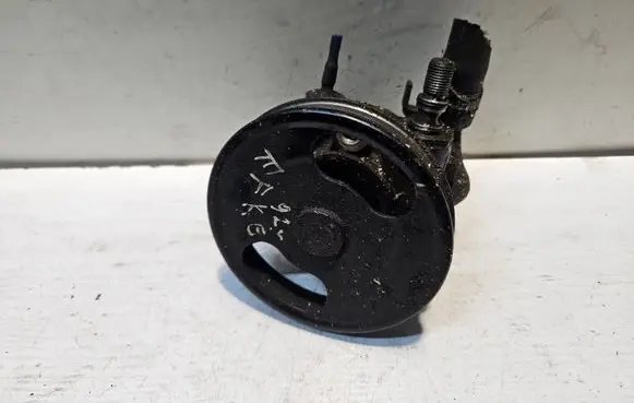 Mazda 323 F Power steering pump