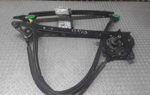Rear door manual window regulator