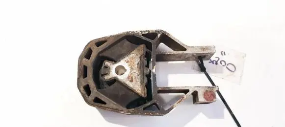 Volvo V50 Engine mount bracket