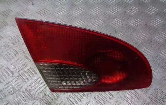 Toyota Avensis T220 Tailgate rear/tail lights