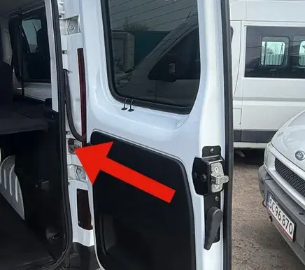 Opel Vivaro Loading door check strap stopper 824302173RA 8200006259G