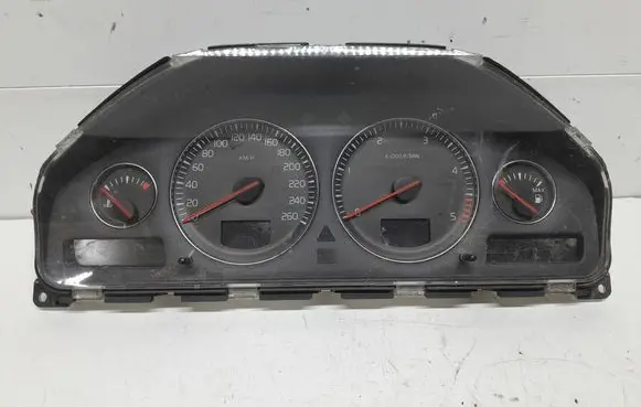 Volvo V70 Speedometer (instrument cluster) 30682277 8673802