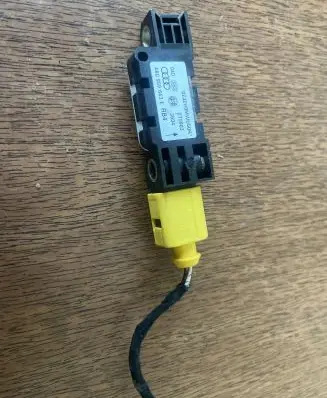Audi A3 S3 8P Airbag deployment crash/impact sensor 4B0959643E 270903 0232H0MWU50R