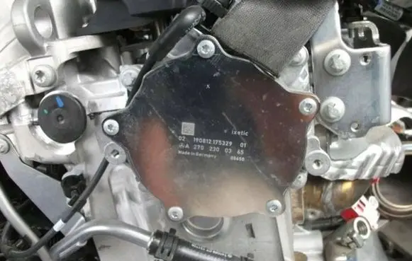 Mercedes-Benz A W176 Vacuum pump A2702300365
