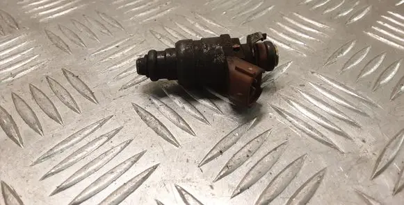 Skoda Fabia Mk1 (6Y) Fuel injector 047906031C