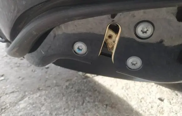 Infiniti FX Rear door lock