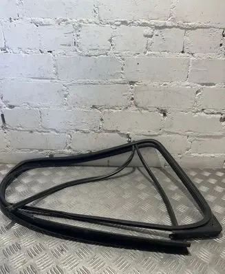 Volkswagen Amarok Rubber seal rear door window/glass 