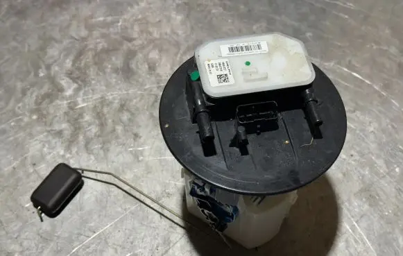 Citroen C4 III e-C4 In-tank fuel pump 9833761780
