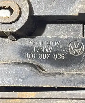 Volkswagen Touran I Front bumper mounting bracket 1T0807936