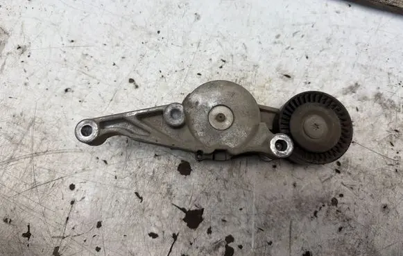 Volkswagen Golf V Generator/alternator belt tensioner