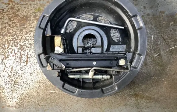 Mercedes-Benz E W211 Tool set 