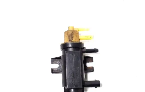Mercedes-Benz E C207 W207 Turbo solenoid valve A0071531428