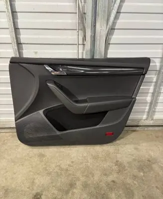 Skoda Octavia Mk3 (5E) Front door card panel trim 