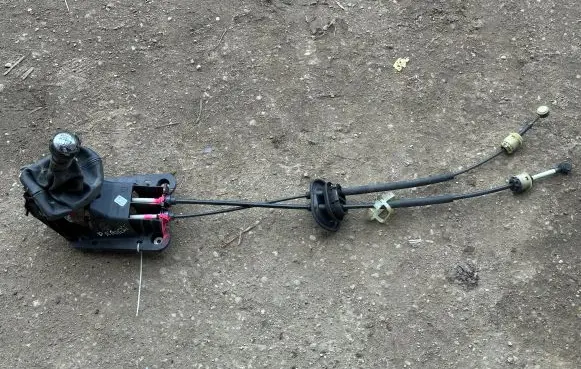 Peugeot 207 Gear shift cable linkage 9684489580
