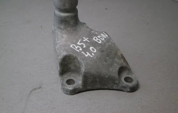 Volkswagen PASSAT B5.5 Engine mount bracket 3B7199343C
