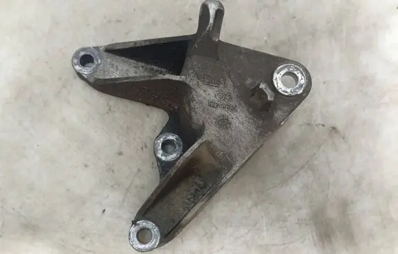 Opel Astra J Engine mounting bracket 13248664