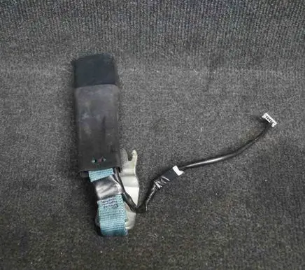 Lexus CT 200H Rear seatbelt buckle