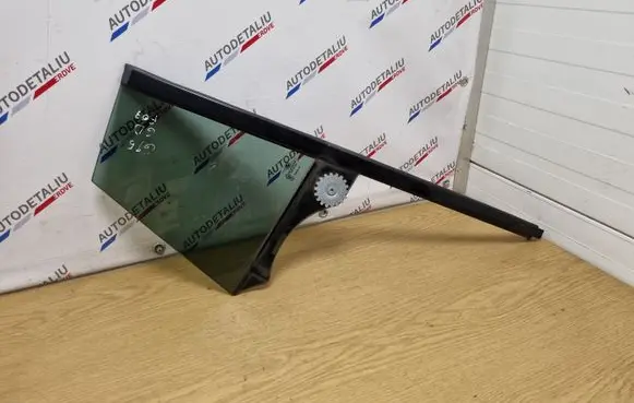 BMW 5 GT F07 Rear vent window glass E000255