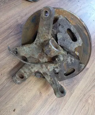 Iveco Daily 35.8 - 9 Front wheel hub