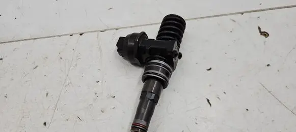Volkswagen PASSAT B6 Fuel injector 038130073BQ