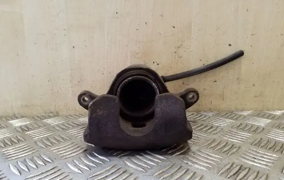 Nissan Juke I F15 Front brake caliper