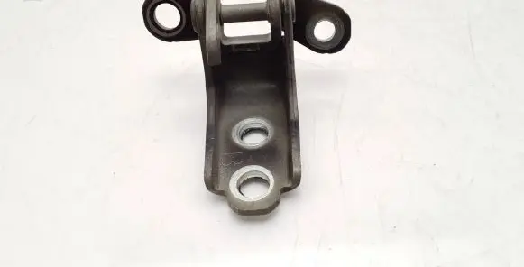 Honda CR-V Front door upper hinge