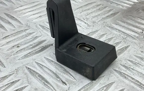 Audi TT TTS Mk2 Headlight/headlamp mounting bracket 8J0941461