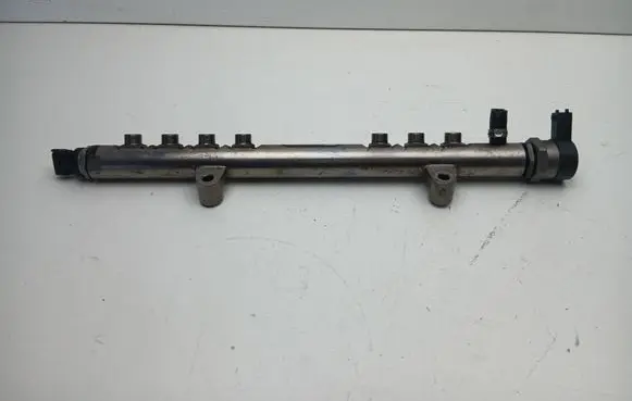Volvo V60 Fuel main line pipe 30777759 0445215025