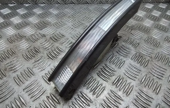 Front fender indicator light