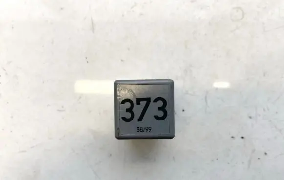 Volkswagen PASSAT B5.5 Other relay 8d0951253 v23134-b52-x301