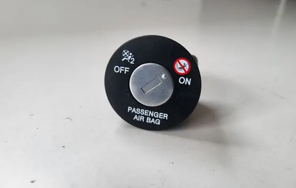 KIA Pro Cee'd II Passenger airbag on/off switch 