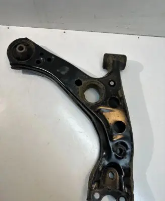 Toyota C-HR I Front lower control arm/wishbone