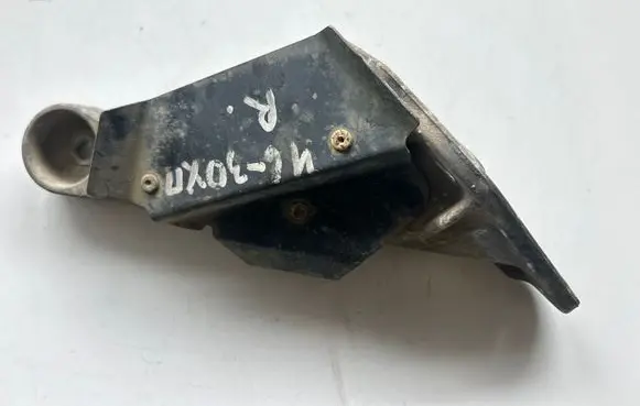 BMW 3 E46 Engine mounting bracket 6750852