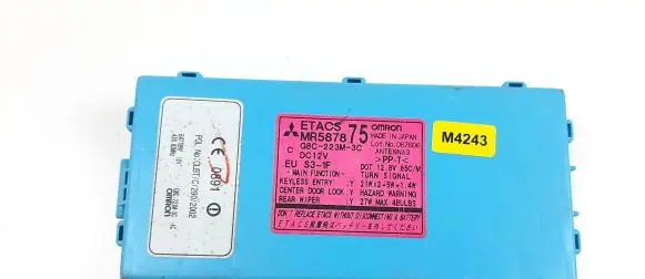 Mitsubishi Outlander Fuse module MR587875 M4243