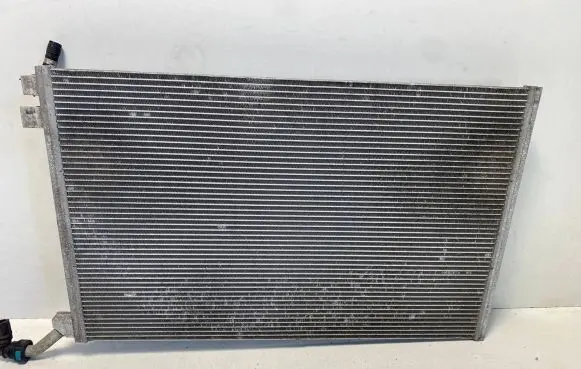 Jaguar F-Pace Coolant radiator GX738K230BB LR092812 T2H2530