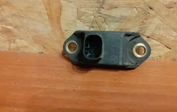 Mercedes-Benz S W220 Airbag deployment crash/impact sensor 0025426918 331