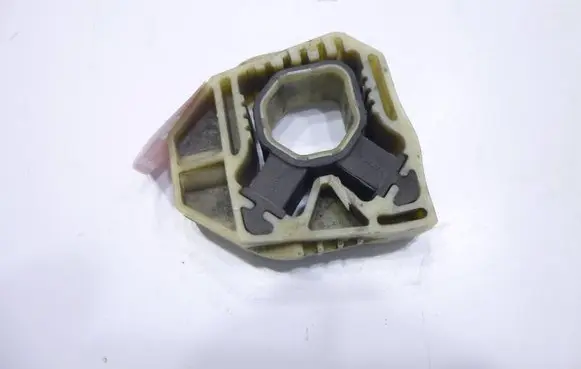 Volkswagen PASSAT B7 Radiator mount bracket 1K0121367G