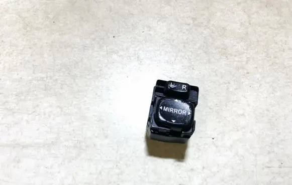 Toyota Avensis Verso Wing mirror switch 183574